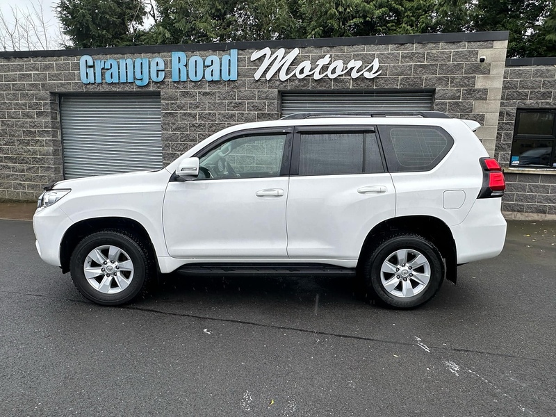 Toyota 2.8D Active SUV 5dr Diesel Auto 4WD Euro 6 (s/s) (7 Seat) (204 ps)