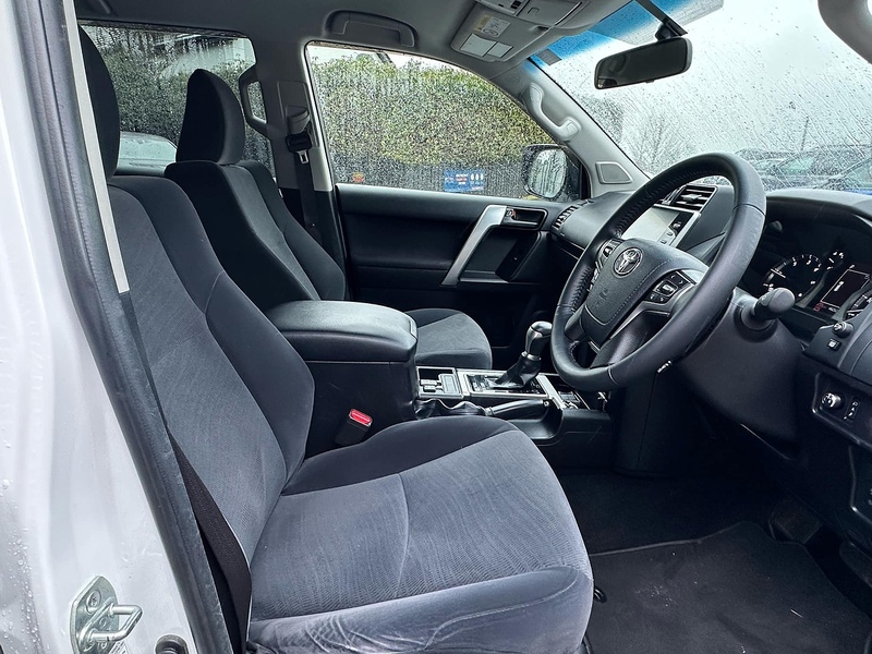 Toyota 2.8D Active SUV 5dr Diesel Auto 4WD Euro 6 (s/s) (7 Seat) (204 ps)