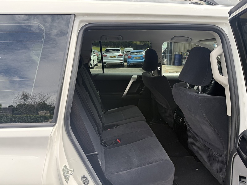 Toyota 2.8D Active SUV 5dr Diesel Auto 4WD Euro 6 (s/s) (7 Seat) (204 ps)