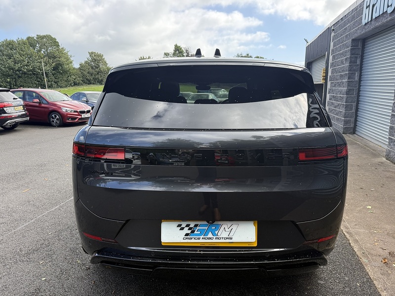 Land Rover 3.0 D300 MHEV Dynamic SE SUV 5dr Diesel Auto 4WD Euro 6 (s/s) (300 ps)