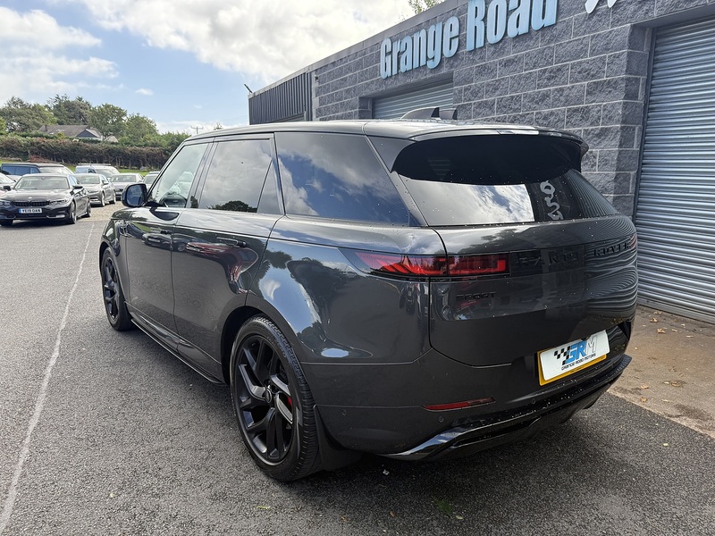 Land Rover 3.0 D300 MHEV Dynamic SE SUV 5dr Diesel Auto 4WD Euro 6 (s/s) (300 ps)