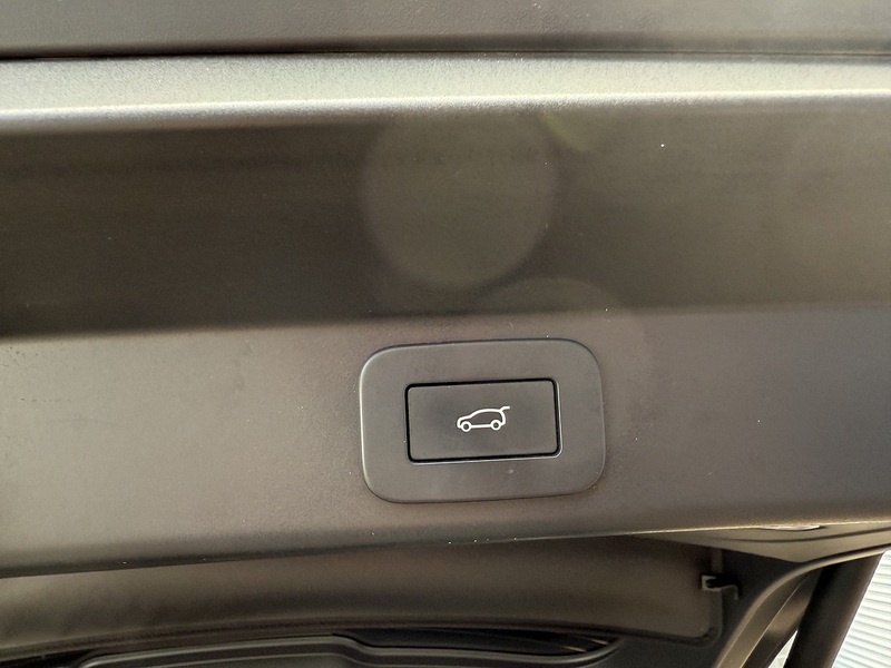 Land Rover 3.0 D300 MHEV Dynamic SE SUV 5dr Diesel Auto 4WD Euro 6 (s/s) (300 ps)