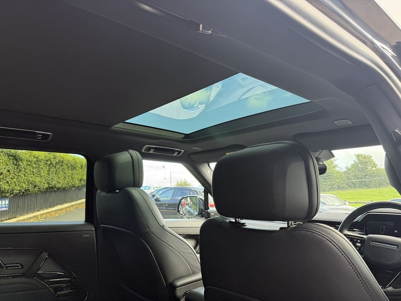 Land Rover 3.0 D300 MHEV Dynamic SE SUV 5dr Diesel Auto 4WD Euro 6 (s/s) (300 ps)