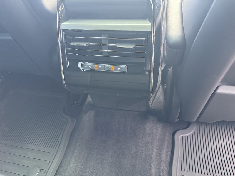 Land Rover 3.0 D300 MHEV Dynamic SE SUV 5dr Diesel Auto 4WD Euro 6 (s/s) (300 ps)