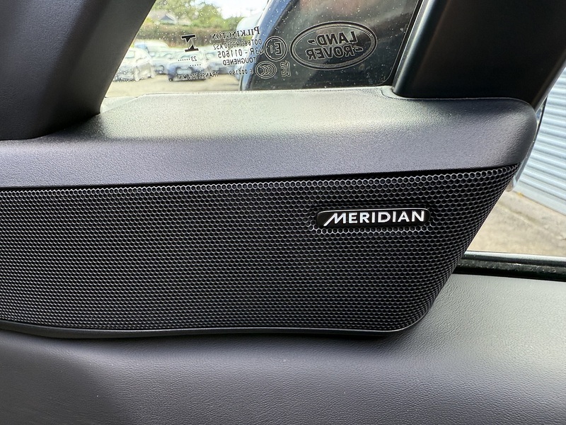 Land Rover 3.0 D300 MHEV Dynamic SE SUV 5dr Diesel Auto 4WD Euro 6 (s/s) (300 ps)