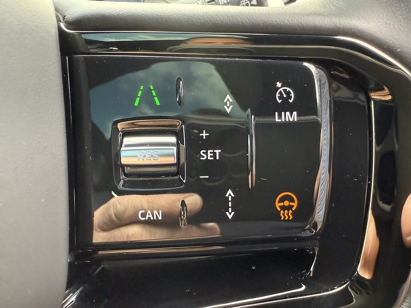 Land Rover 3.0 D300 MHEV Dynamic SE SUV 5dr Diesel Auto 4WD Euro 6 (s/s) (300 ps)