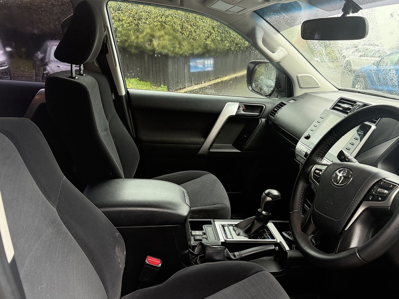 Toyota 2.8D Active SUV 5dr Diesel Auto 4WD Euro 6 (s/s) (7 Seat) (204 ps)