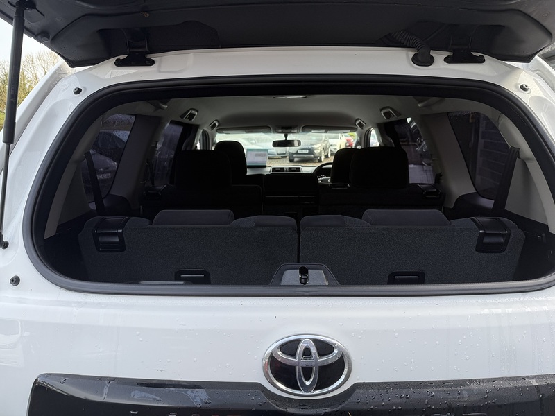 Toyota 2.8D Active SUV 5dr Diesel Auto 4WD Euro 6 (s/s) (7 Seat) (204 ps)