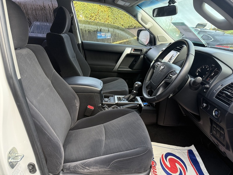 Toyota 2.8D Active SUV 5dr Diesel Auto 4WD Euro 6 (s/s) (7 Seat) (204 ps)