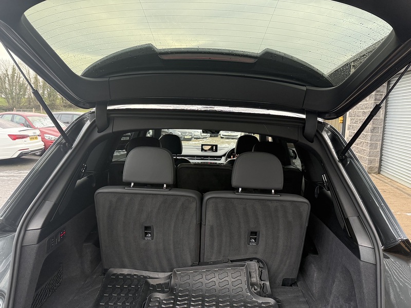 Audi 4.0 TDI V8 SUV 5dr Diesel Tiptronic quattro Euro 6 (s/s) (435 ps)