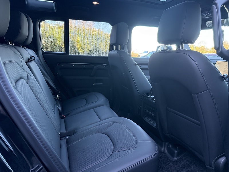 Land Rover 3.0 D250 MHEV X-Dynamic SE SUV 5dr Diesel Auto 4WD Euro 6 (s/s) (250 ps)