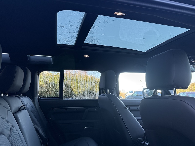 Land Rover 3.0 D250 MHEV X-Dynamic SE SUV 5dr Diesel Auto 4WD Euro 6 (s/s) (250 ps)