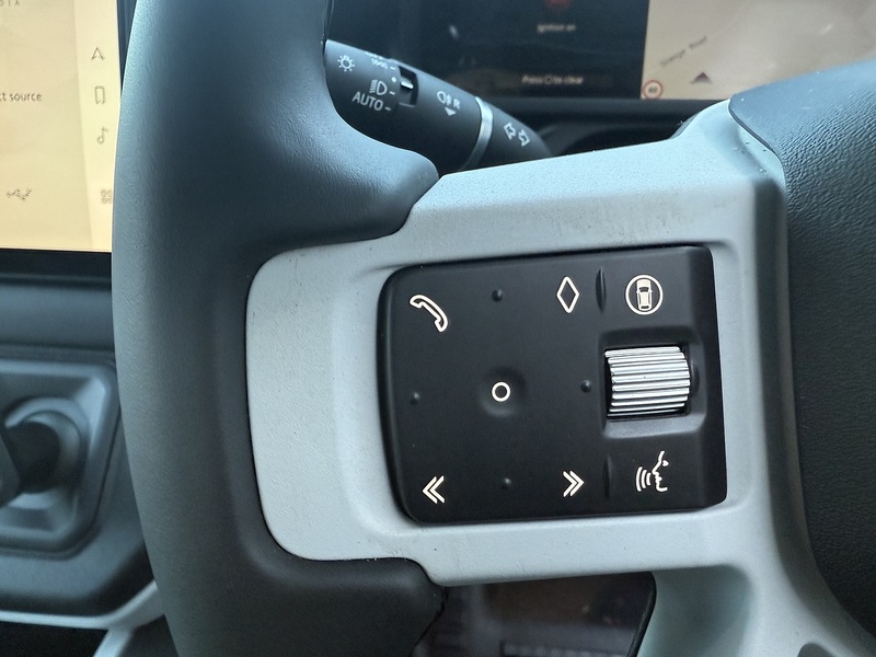 Land Rover 3.0 D250 MHEV X-Dynamic SE SUV 5dr Diesel Auto 4WD Euro 6 (s/s) (250 ps)