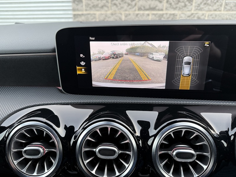 Mercedes-Benz 1.5 A180d AMG Line (Premium) Hatchback 5dr Diesel 7G-DCT Euro 6 (s/s) (116 ps)