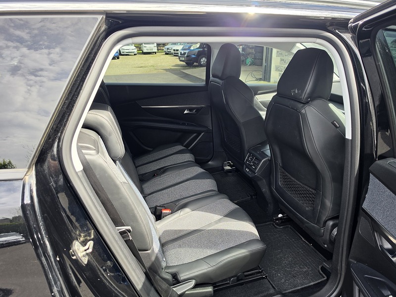 Peugeot PureTech Allure SUV 1.2 Manual Petrol