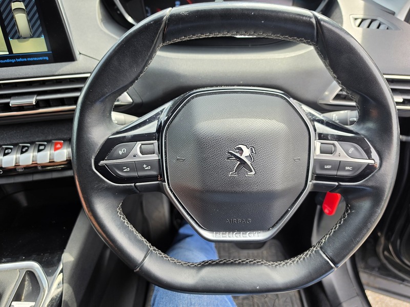 Peugeot PureTech Allure SUV 1.2 Manual Petrol