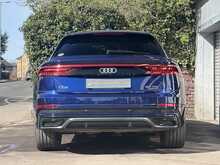 Audi Q8 TDI V6 Black Edition - U1045