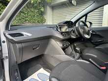 Peugeot 208 PureTech Active - U1194