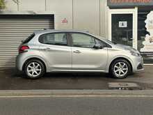 Peugeot 208 PureTech Active - U1194