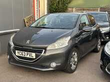 Peugeot 208 VTi Allure - U1229