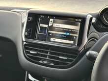 Peugeot 208 VTi Allure - U1229