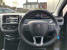 Peugeot 208 VTi Allure - U1229
