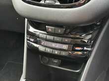 Peugeot 208 VTi Allure - U1229