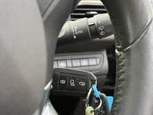 Peugeot 208 VTi Allure - U1229