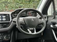 Peugeot 208 PureTech Active - U1251