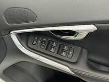 Volvo V40 T3 R-Design Pro - U1304