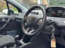 Peugeot 208 PureTech Active - U1318