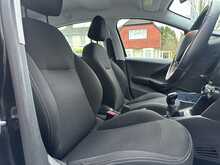 Peugeot 208 PureTech Active - U1318