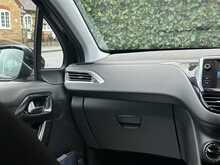 Peugeot 208 PureTech Active - U1318