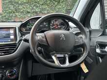 Peugeot 208 PureTech Active - U1318