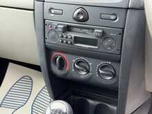 Renault Clio Authentique - U1382