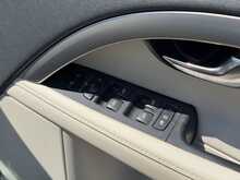 Volvo V70 D5 SE Lux - U1421