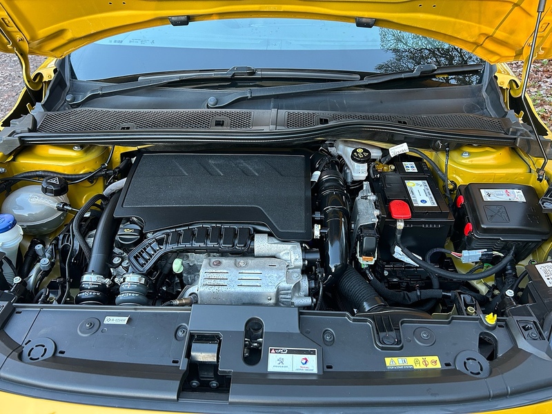 Peugeot 208 PureTech Allure - U1518