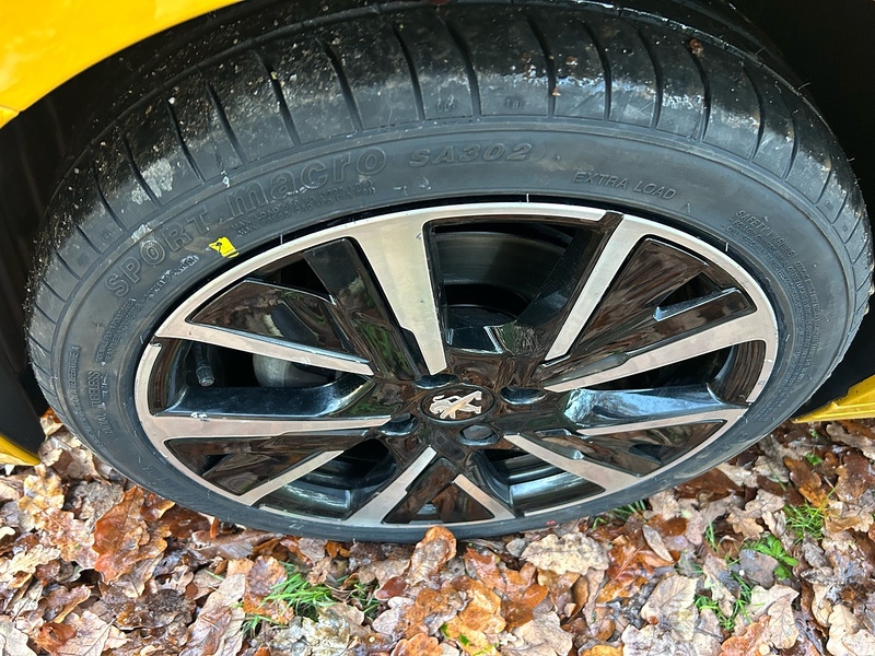 Peugeot 208 PureTech Allure - U1518