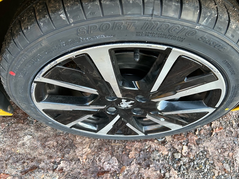 Peugeot 208 PureTech Allure - U1518