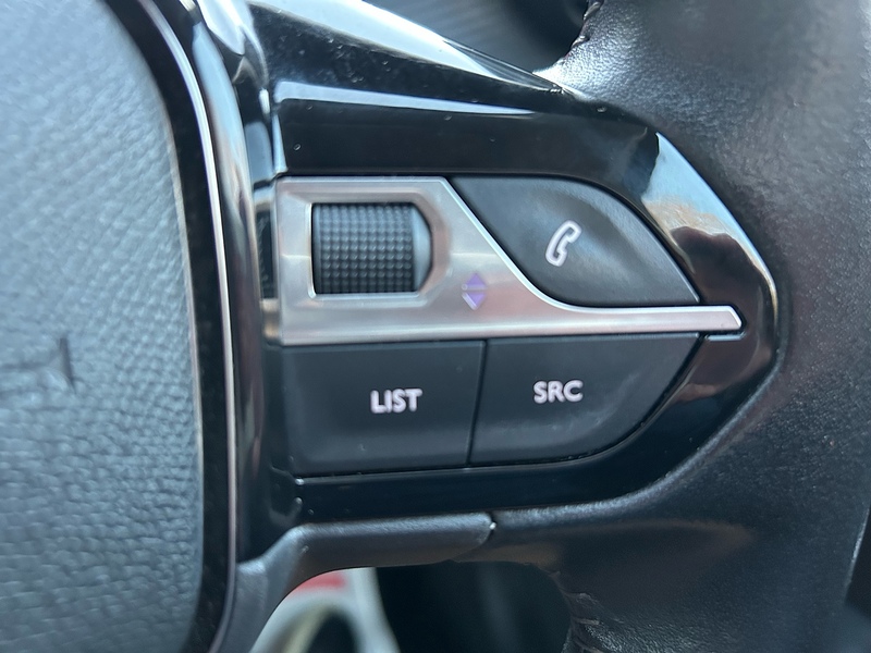 Peugeot 208 PureTech Allure - U1518