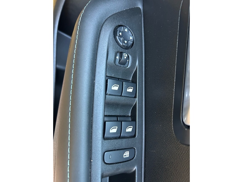 Peugeot 208 PureTech Allure - U1518