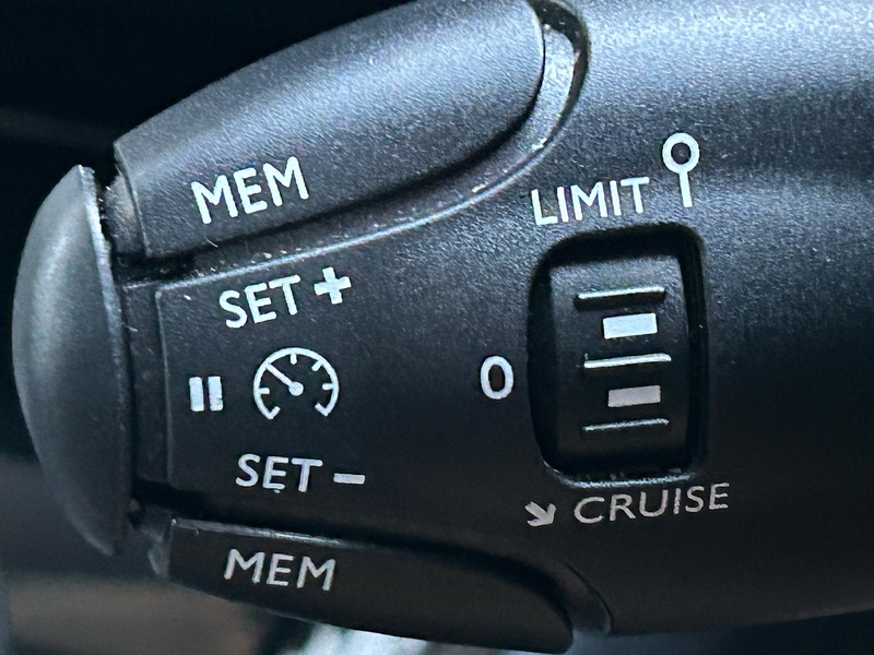 Peugeot 208 PureTech Allure - U1518