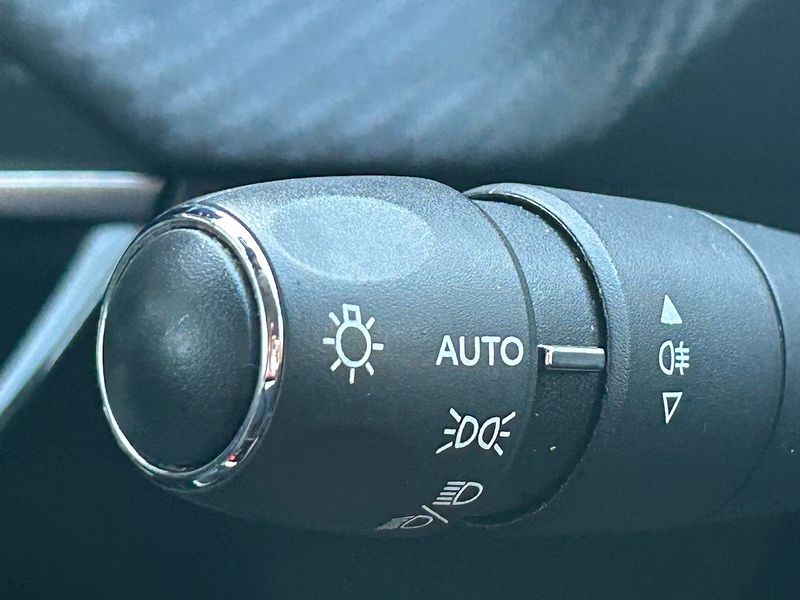 Peugeot 208 PureTech Allure - U1518