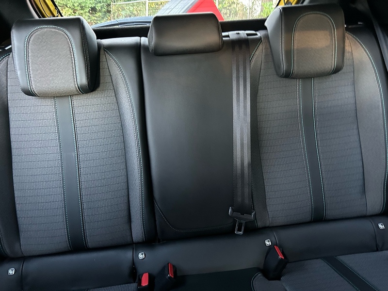 Peugeot 208 PureTech Allure - U1518