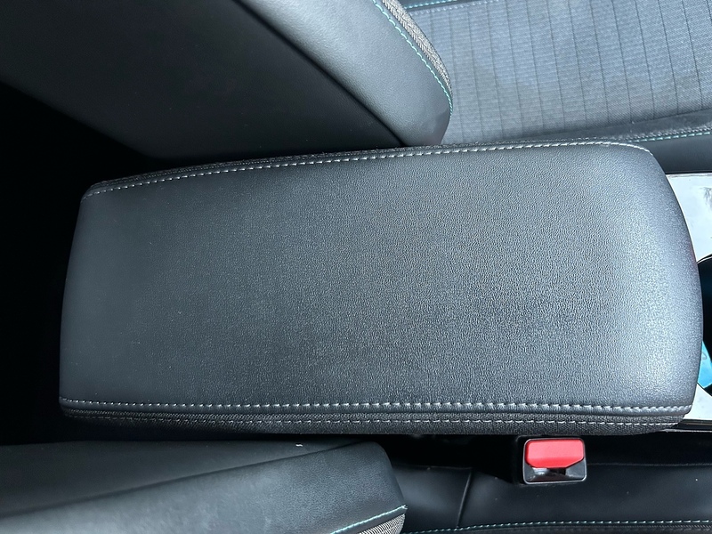 Peugeot 208 PureTech Allure - U1518