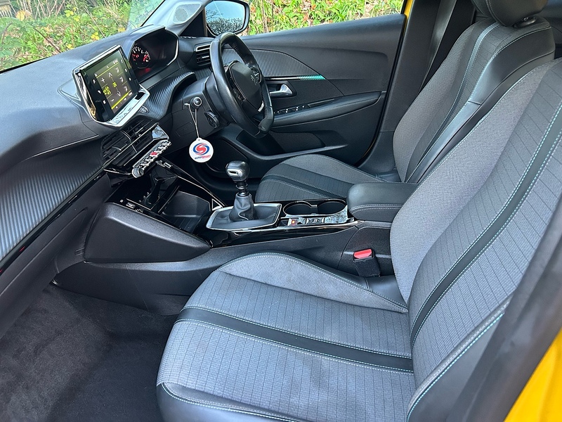 Peugeot 208 PureTech Allure - U1518