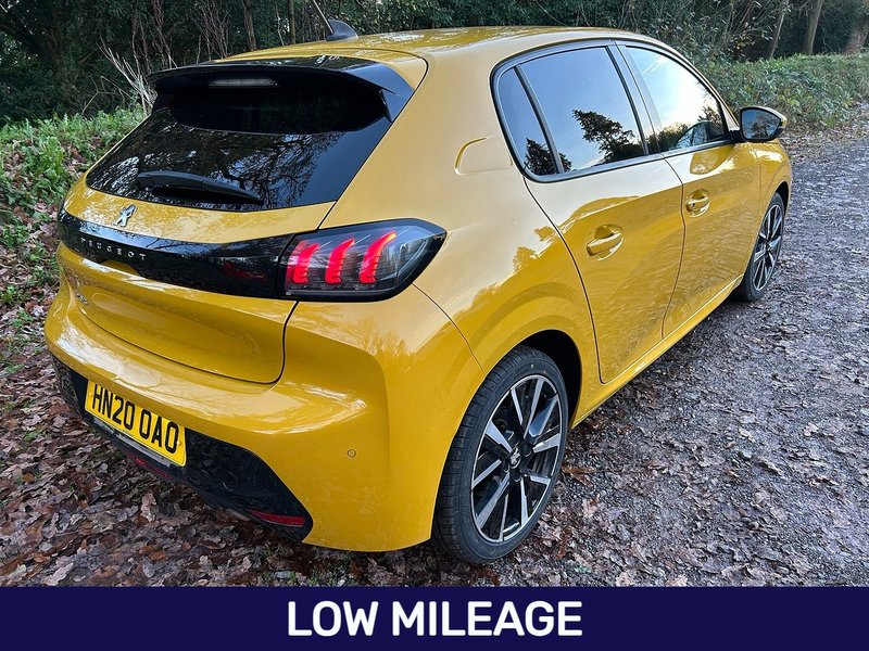 Peugeot 208 PureTech Allure - U1518