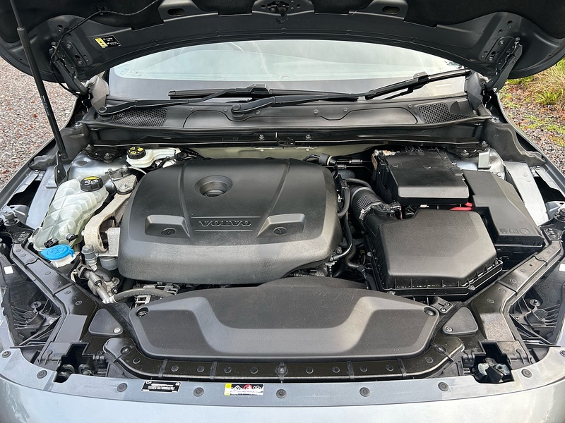 Volvo V40 T3 R-Design - U1536