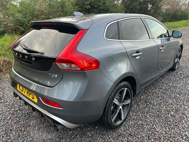 Volvo V40 T3 R-Design - U1536