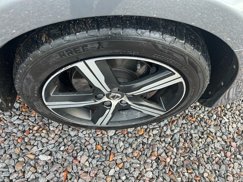 Volvo V40 T3 R-Design - U1536